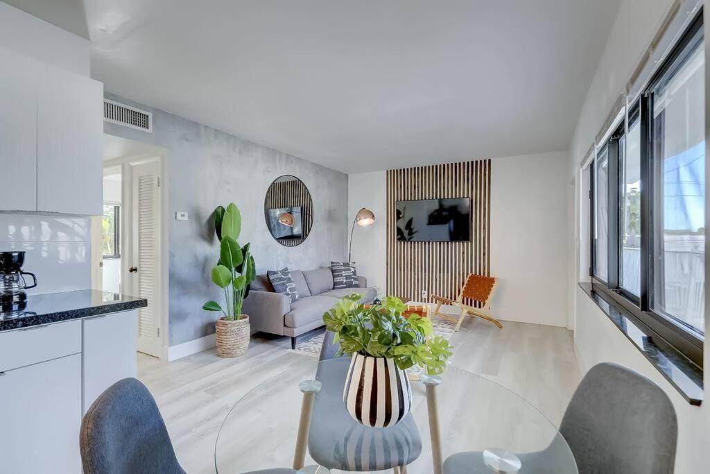 Chic Retreat: 2Br Apartment! Fort Lauderdale Extérieur photo